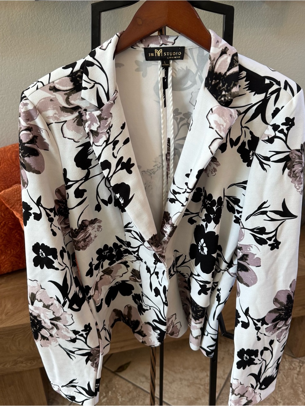 M.STUDIO White Floral Blazer with Black and Mauve Accents